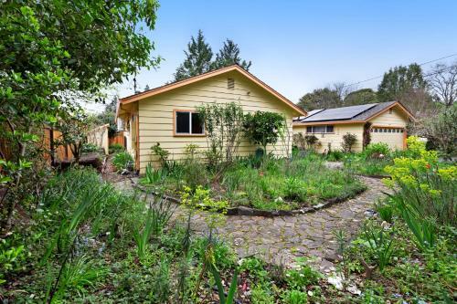 Hummingbird Garden Retreat