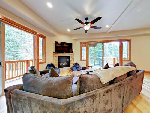 831 Patricia Cabin