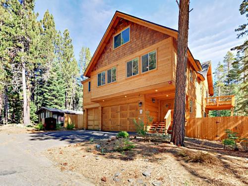 831 Patricia Cabin