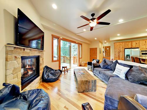 831 Patricia Cabin