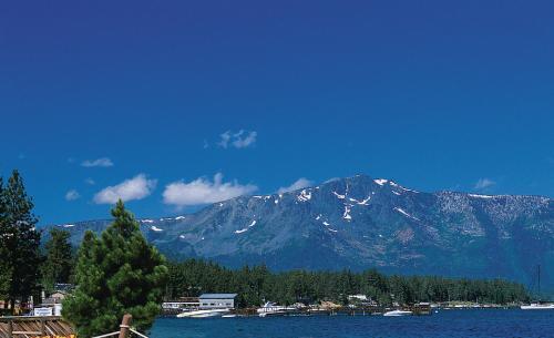 Tahoe Valley Cottage 5