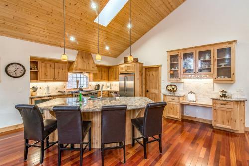 1841 Osage Cir Home