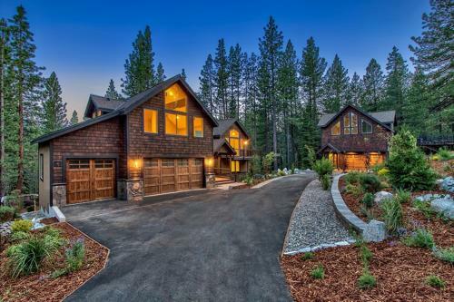 Redwood Lodge 1739 House