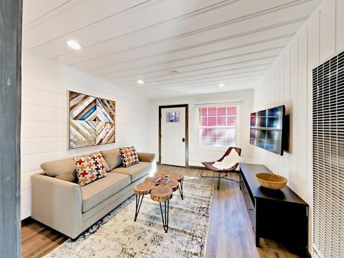 4093 Manzanita Ave Townhouse