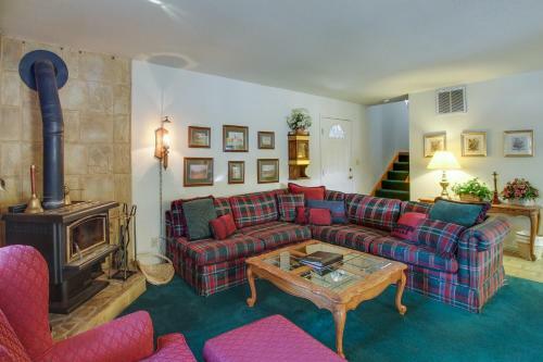 Moss Mountain Home