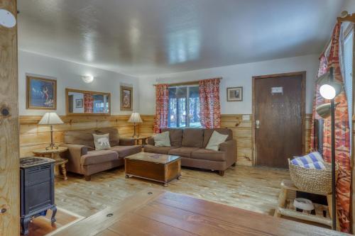 Spruce Grove Washoe Cabin