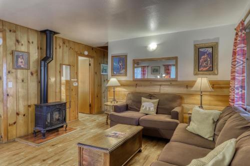 Spruce Grove Washoe Cabin