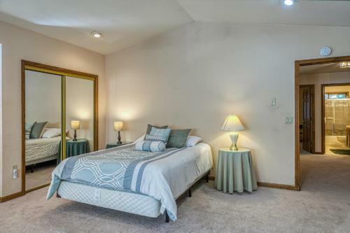 Peaceful Pinewood Retreat