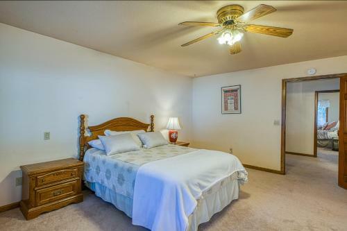 Peaceful Pinewood Retreat