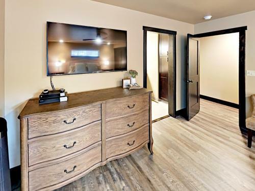 2545 Alice Lake Home Home