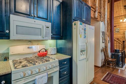 Charming Log Cabin At Al Tahoe