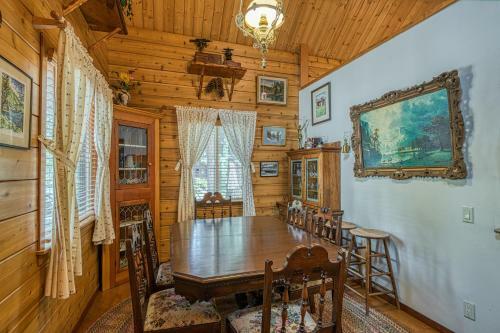 Charming Log Cabin At Al Tahoe