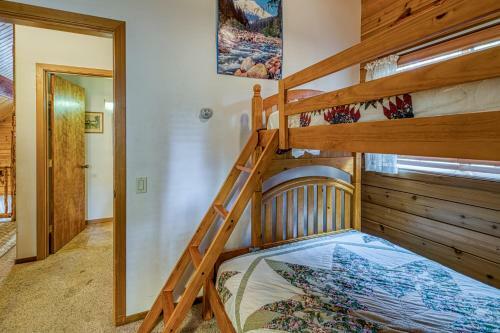 Charming Log Cabin At Al Tahoe