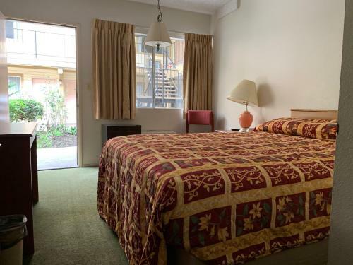 Hotel La Casa Inn
