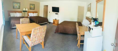 Redwood Arms Motel