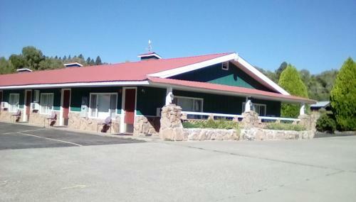 Redwood Arms Motel