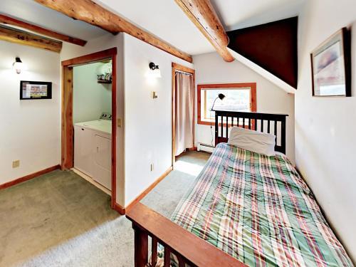 Twelve Bedroom 232 Northside Circle Home
