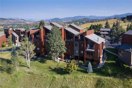 West Condominiums - W3204