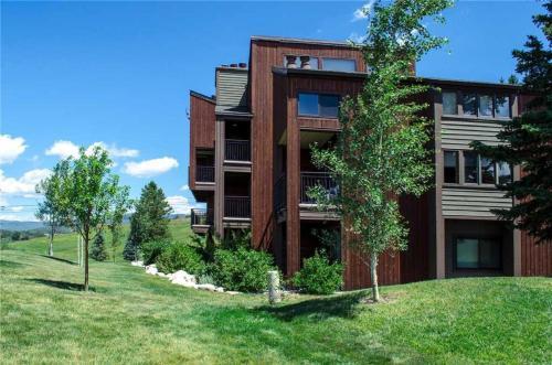 West Condominiums - W3204