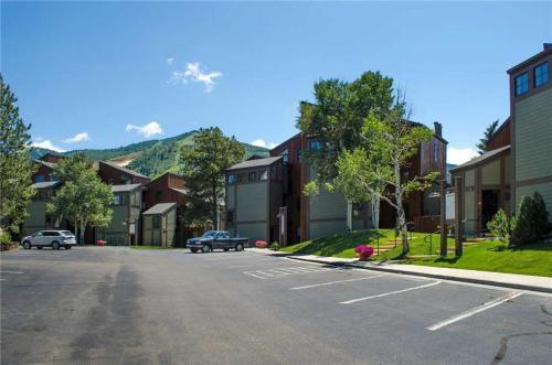 West Condominiums - W3204