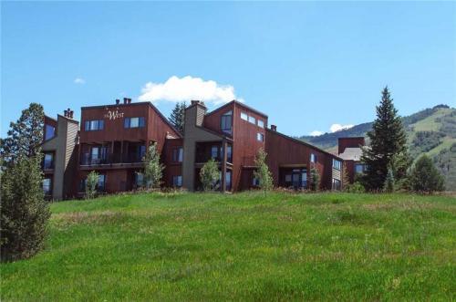 West Condominiums - W3204