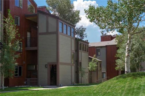 West Condominiums - W3204