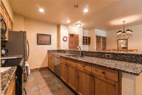 2107 Timberline Lodge, Trappeur's Crossing