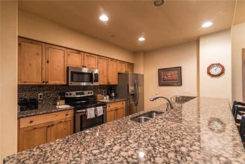 2107 Timberline Lodge, Trappeur's Crossing