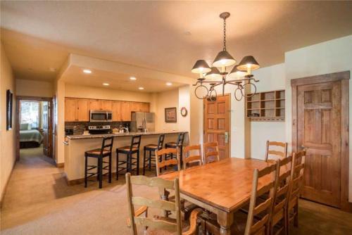 2107 Timberline Lodge, Trappeur's Crossing