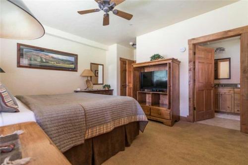 2107 Timberline Lodge, Trappeur's Crossing