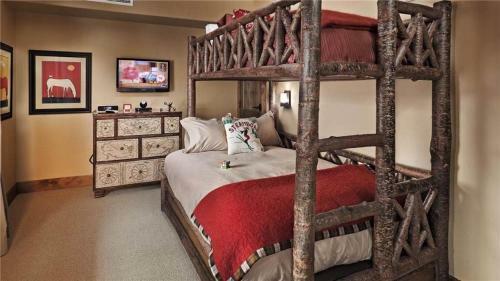 Snowline: Edgemont - 4br Ultra Luxury - Slopeside!