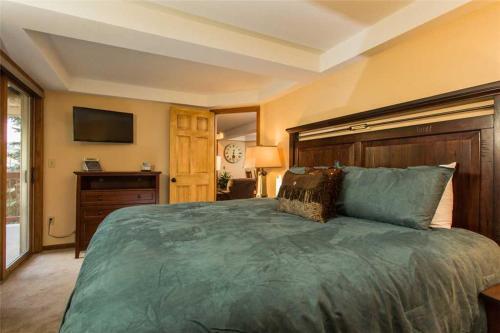Torian Plum Plaza 307