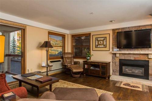 Torian Plum Plaza 307
