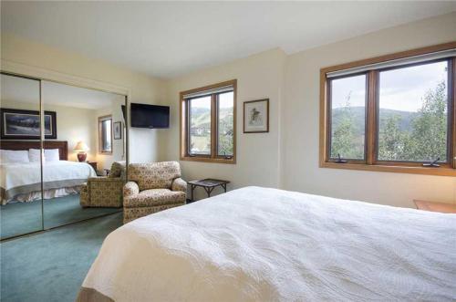 West Condominiums - W3531