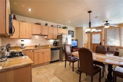 Special Rates!!!unique, Beautifully Appointed 1 Bed Mountain Getaway With Bbq, Private Parking