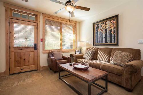 Special Rates!!!unique, Beautifully Appointed 1 Bed Mountain Getaway With Bbq, Private Parking