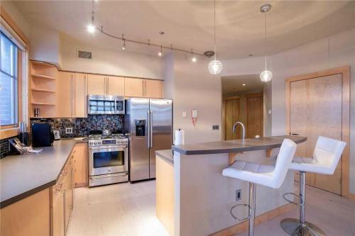 Alpenglow Condominiums - Alp2c