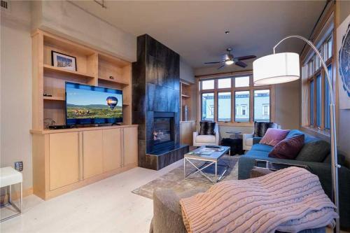 Alpenglow Condominiums - Alp2c