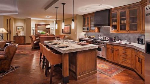Panorama Peak Penthouse 601