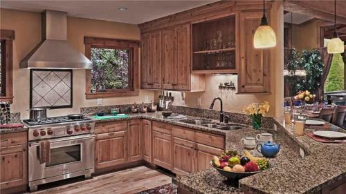 Brown Bear Chalet - 4br Luxury Mountain Home