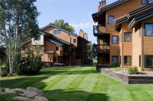 The Pines Condominiums - P106d