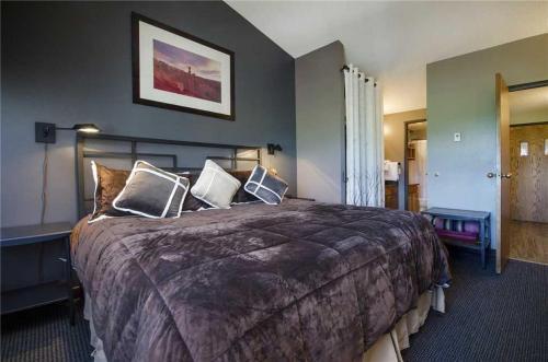 Bronze Tree Condominiums - Bt606