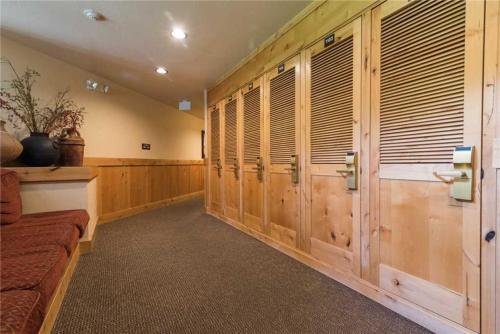 Comfortable Condo With Fun Mountain Accents! 4 Pools & 10 Hot Tubs