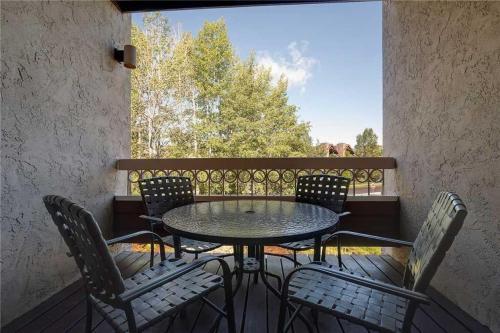 Comfortable Condo With Fun Mountain Accents! 4 Pools & 10 Hot Tubs