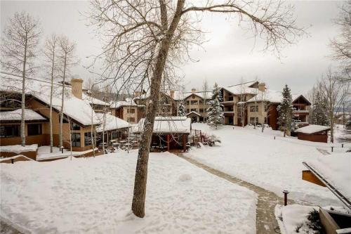 1208 Trappeur's Lodge, Trappeur's Crossing