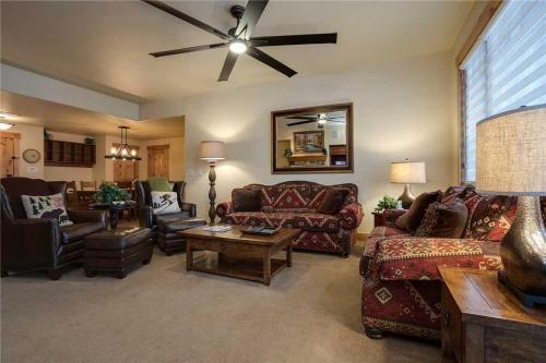 6209 Bear Lodge, Trappeur's Crossing