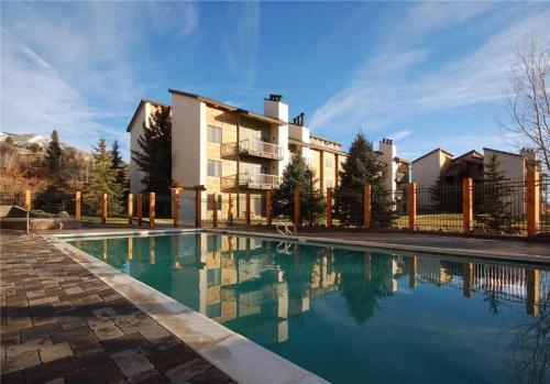 Rockies Condominiums - R2125