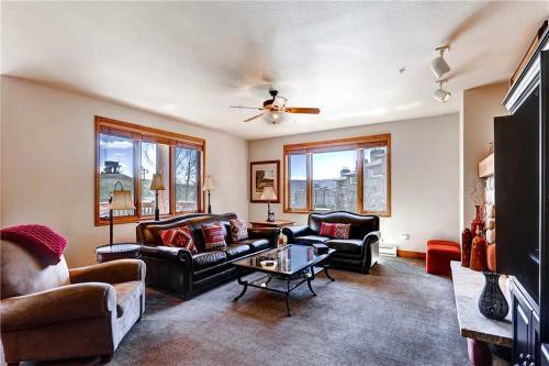 Christie Club 315