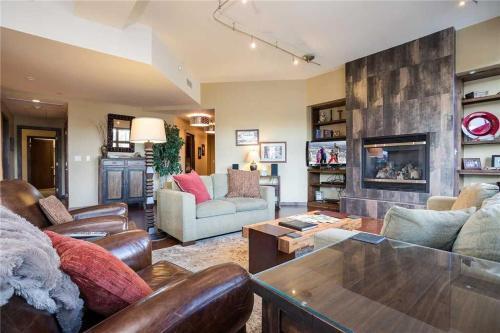 Howelsen Place - H208b