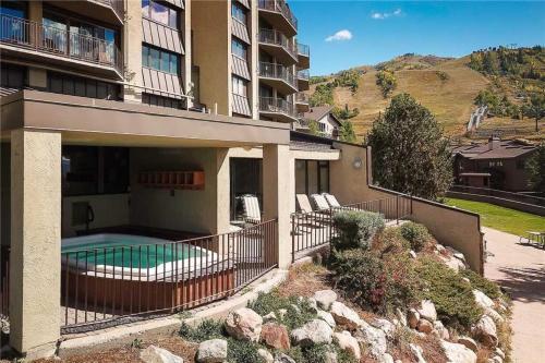 Bronze Tree Condominiums - Bt204